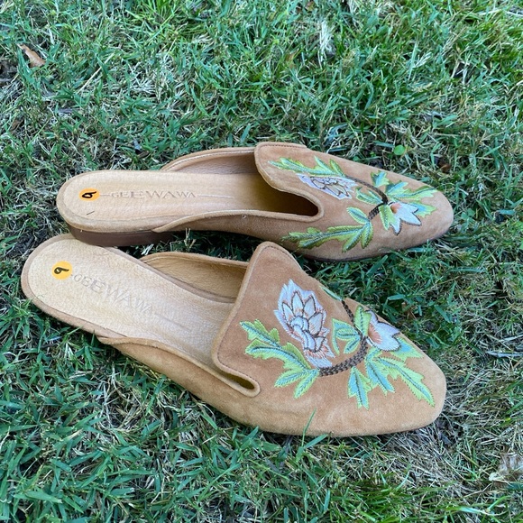 Tan Suede Embroidered Loafer Slides | Boho Floral Slip-On Shoes | Size 40 US 8.5 - Picture 3 of 7